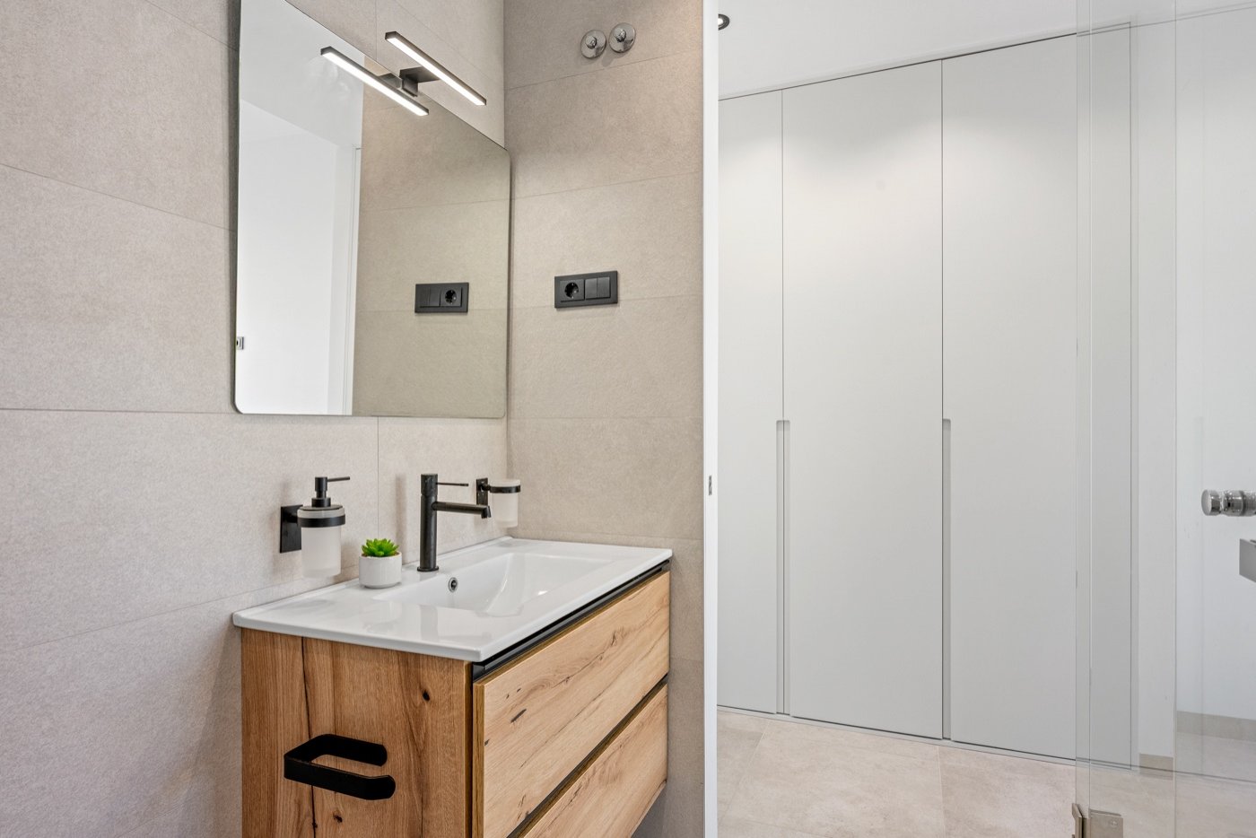 Located in Blue Lagoon, within walking distance of all amenities, is this beautiful villa, originally a show house for the project. This is immediat