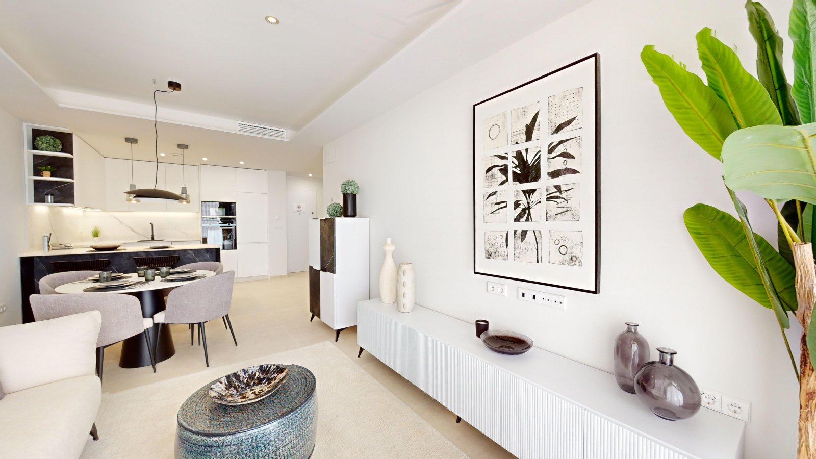In der prestigeträchtigen Gegend von Cabo Roig gelegen, bietet diese Wohnanlage eine Auswahl von 23 Immobilien, darunter Apartments, Erdgeschosswohnu