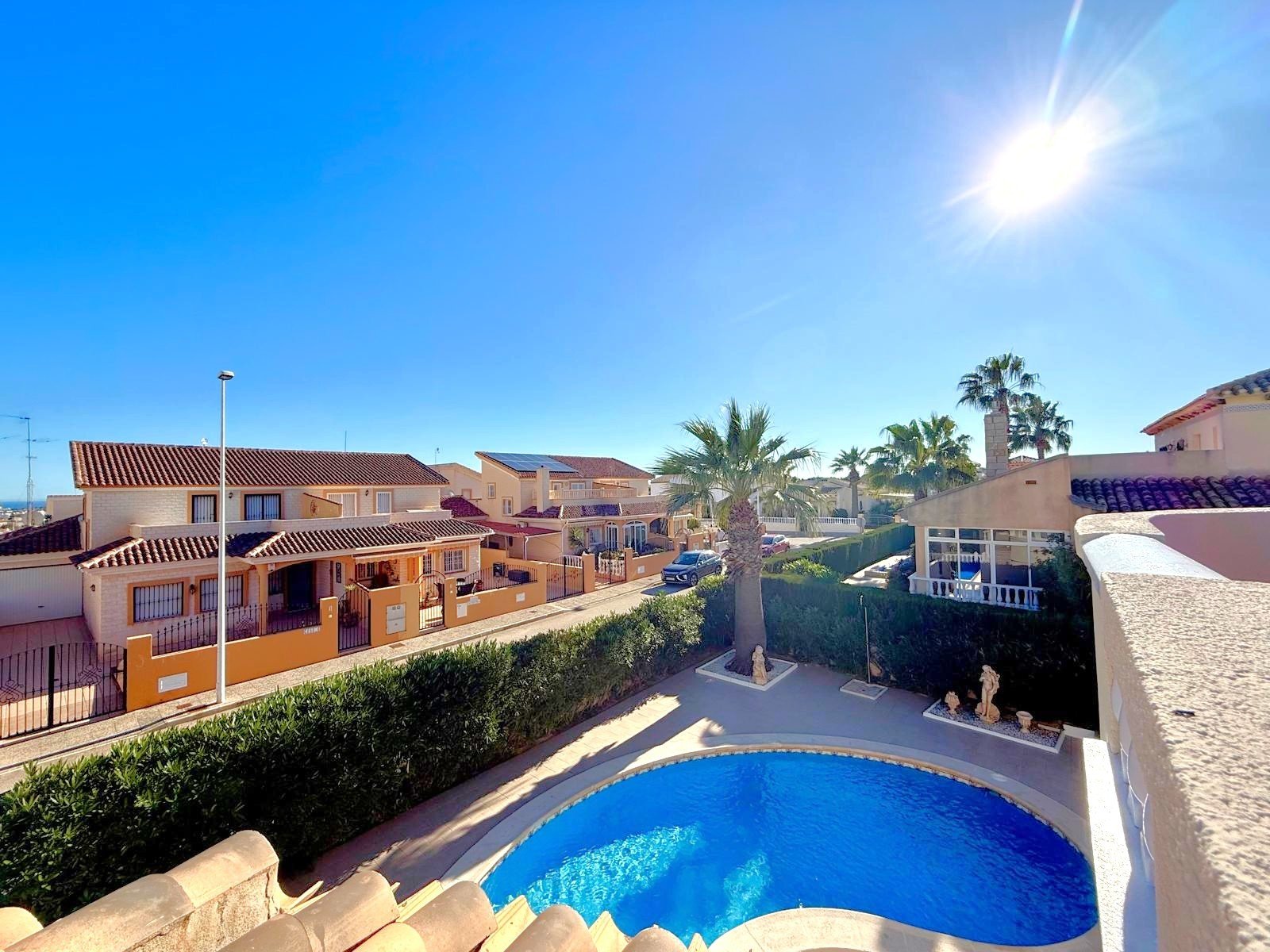 On a plot of 505 m2 with a large garden, outdoor eating area and private salt water swimming pool with a newly installed pump
The