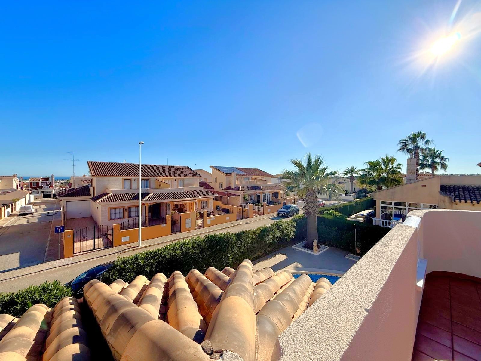 On a plot of 505 m2 with a large garden, outdoor eating area and private salt water swimming pool with a newly installed pump
The