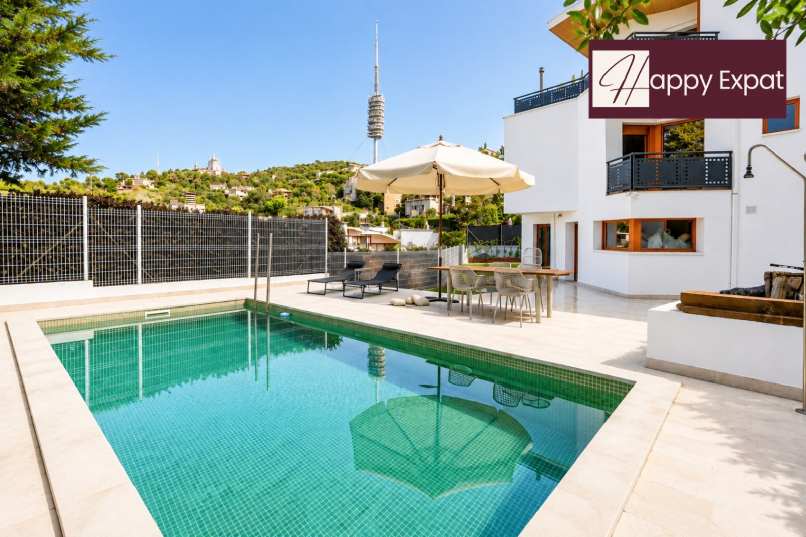 Villa Heidi ist eine charmante und moderne Residenz, die sich in Vallvidrera, einem der grünsten und ruhigsten Viertel Barcelonas, befindet. Vallvidre