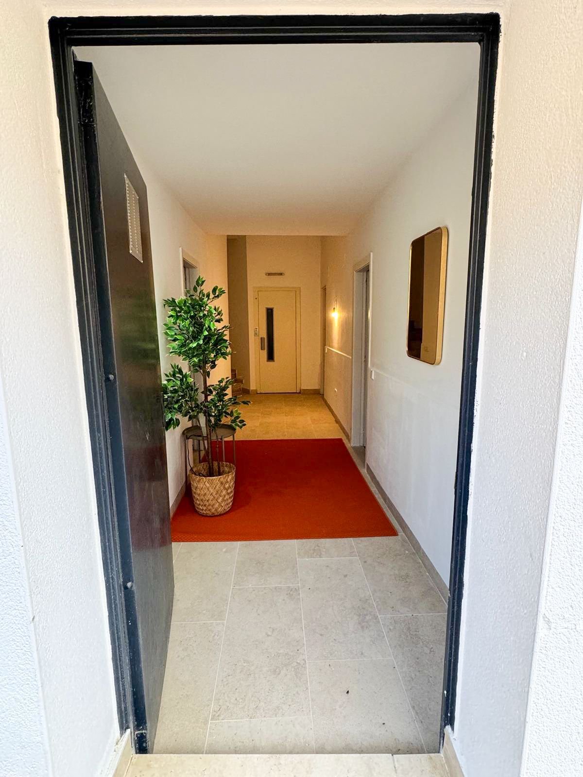 Villa Heidi ist eine charmante und moderne Residenz, die sich in Vallvidrera, einem der grünsten und ruhigsten Viertel Barcelonas, befindet. Vallvidre