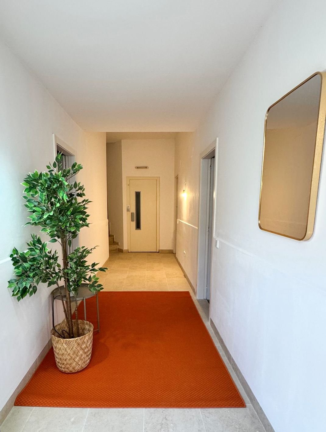 Villa Heidi ist eine charmante und moderne Residenz, die sich in Vallvidrera, einem der grünsten und ruhigsten Viertel Barcelonas, befindet. Vallvidre