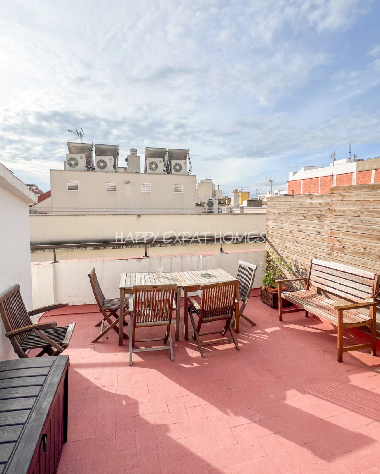DACHGESCHOSS-DUPLEX IM HERZEN VON VILANOVA I LA GELTRÚ – MIT PRIVATTERASSEEntdecken Sie dieses spektakuläre Duplex-Penthouse im Zentrum von Vilan