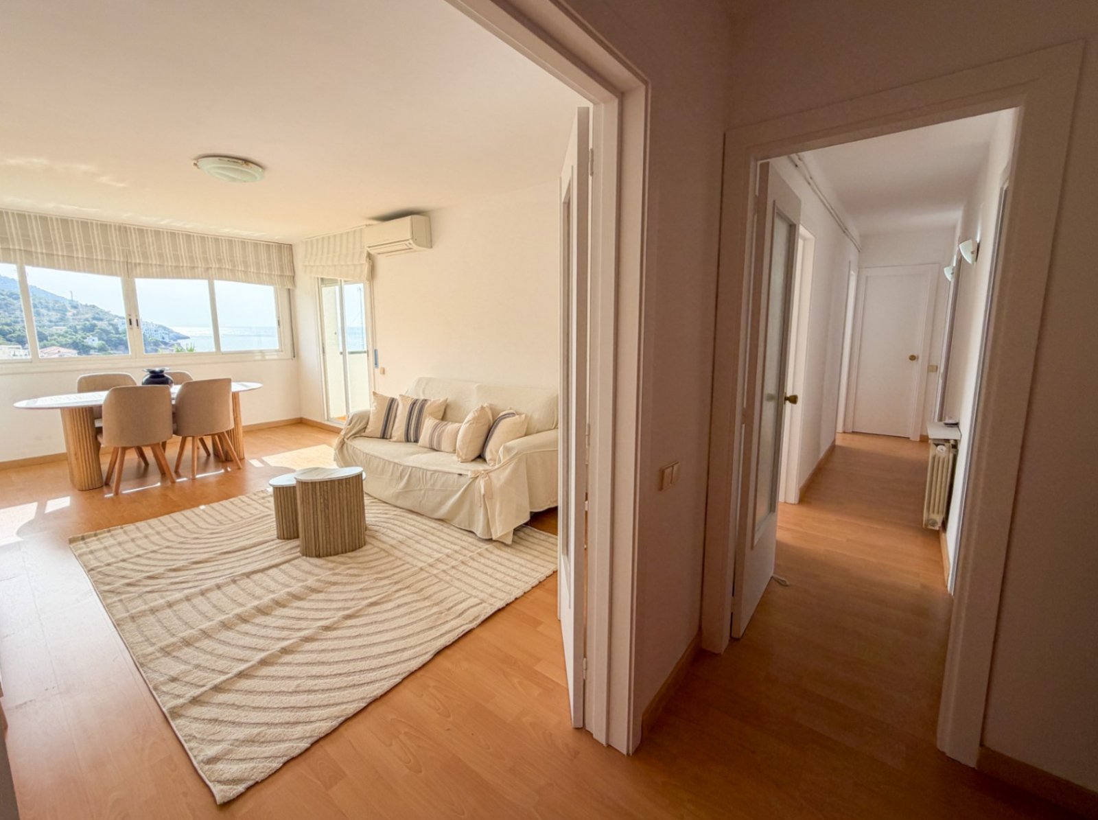 Wohnung direkt am Aiguadolç Strand, mit 3 Schlafzimmern und 2 Badezimmern. Jeder, der zum ersten Mal hereinkommt, ist sprachlos über die atemberau
