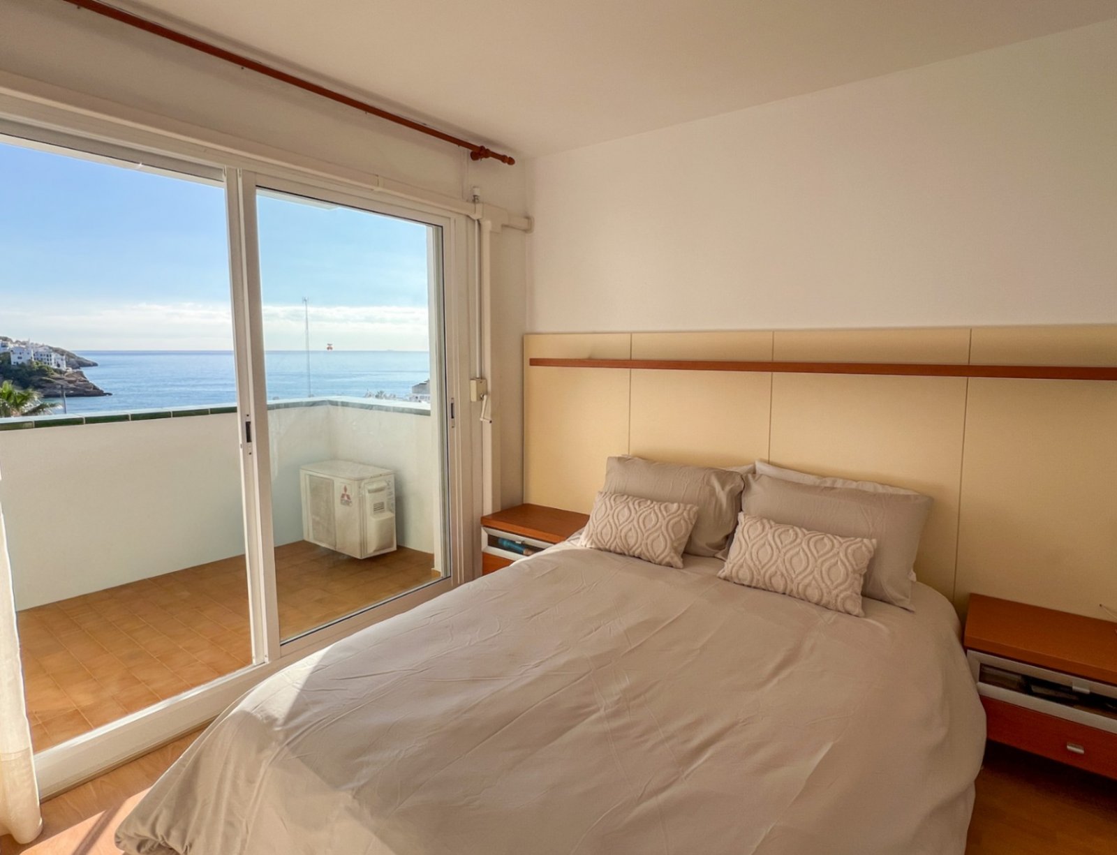 Wohnung direkt am Aiguadolç Strand, mit 3 Schlafzimmern und 2 Badezimmern. Jeder, der zum ersten Mal hereinkommt, ist sprachlos über die atemberau