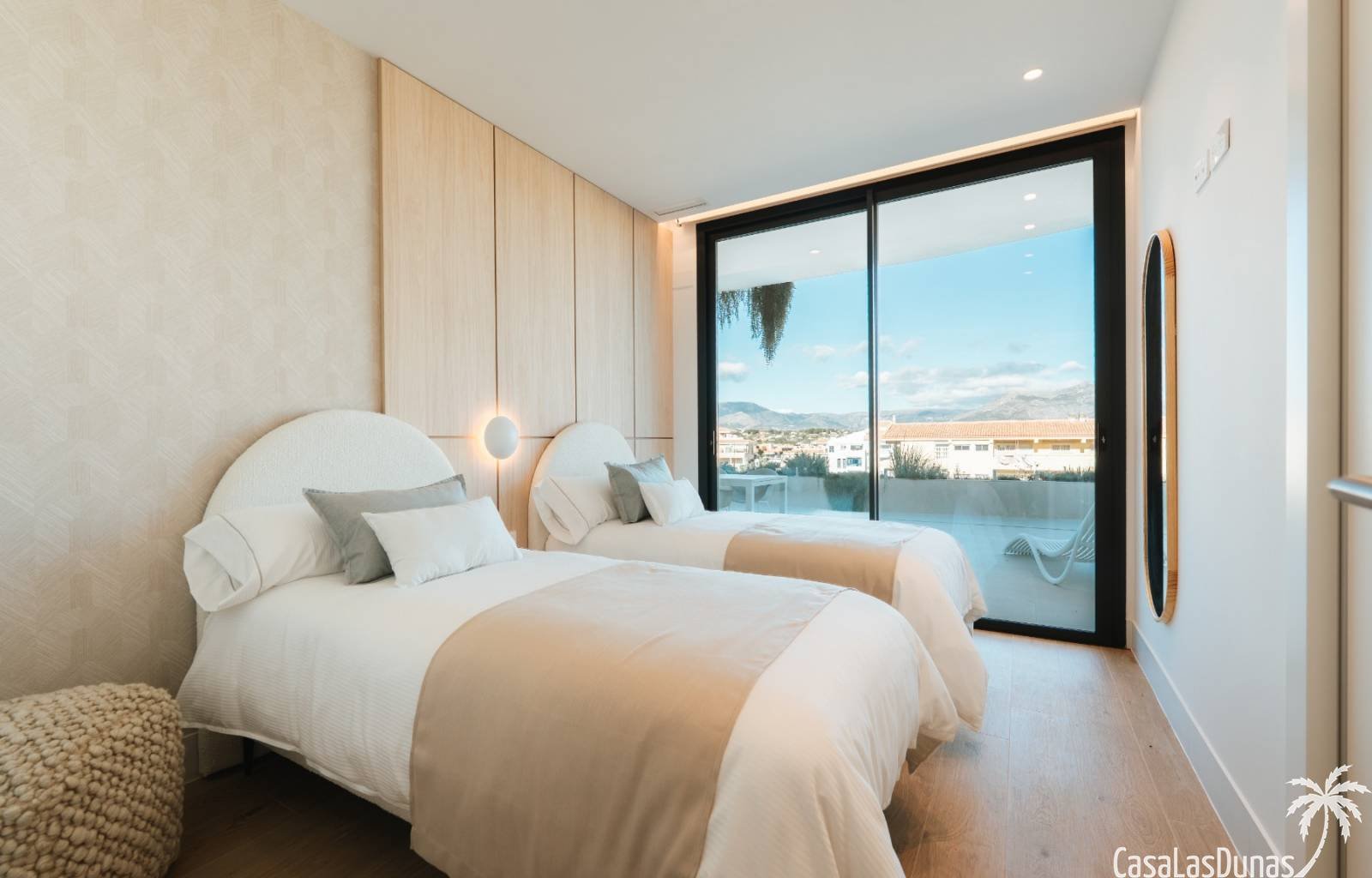 Modernes und exklusives Bauprojekt, nur wenige Schritte vom Strand von Albir entfernt und mit wunderschönem Meerblick. Die erste Phase dieses Projekt