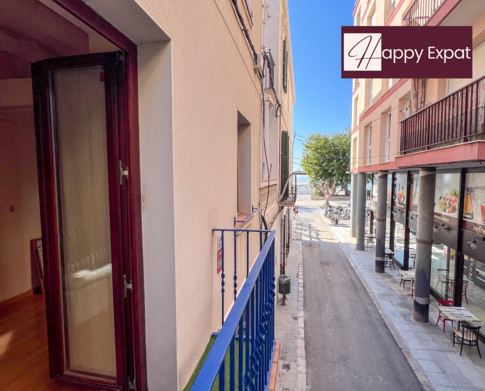 Wenn Sie mitten im Geschehen von Sitges sein möchten, ist dieser Ort in der schönen Calle Sant Pere ein großartiger Fund. Es handelt sich um eine wund