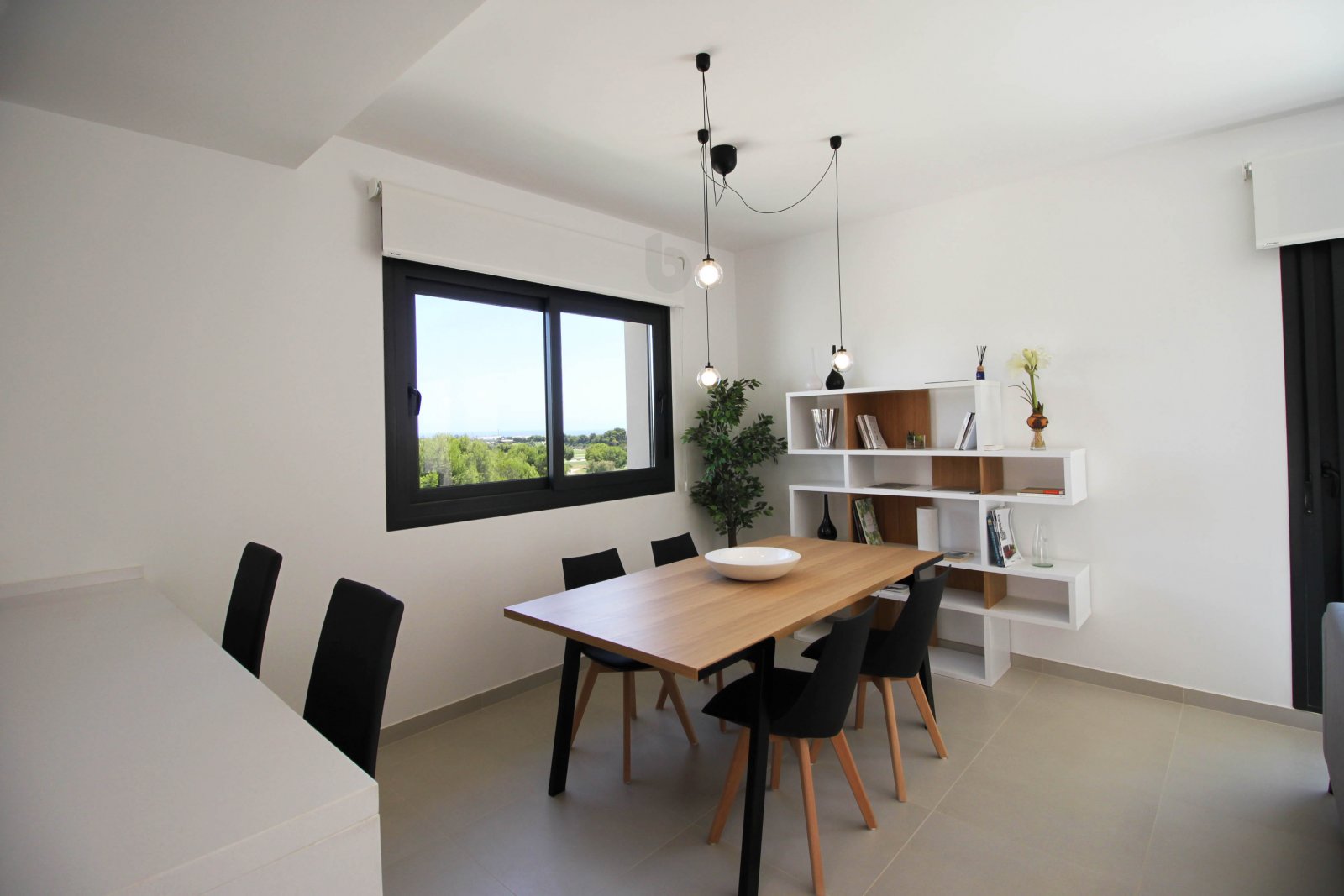  Diese Wohnanlage befindet sich in der charmanten Umgebung von Pinar de Campoverde und bietet eine Auswahl von 20 Immobilien, darunter Apartments, Erd
