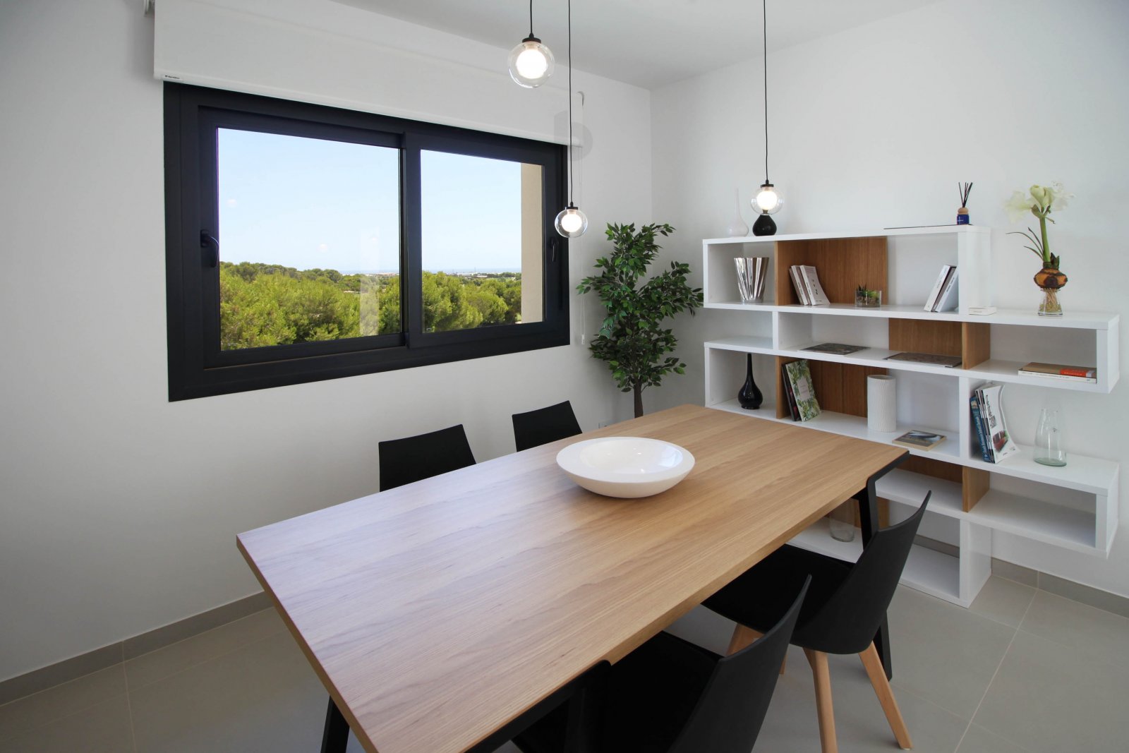  Diese Wohnanlage befindet sich in der charmanten Umgebung von Pinar de Campoverde und bietet eine Auswahl von 20 Immobilien, darunter Apartments, Erd