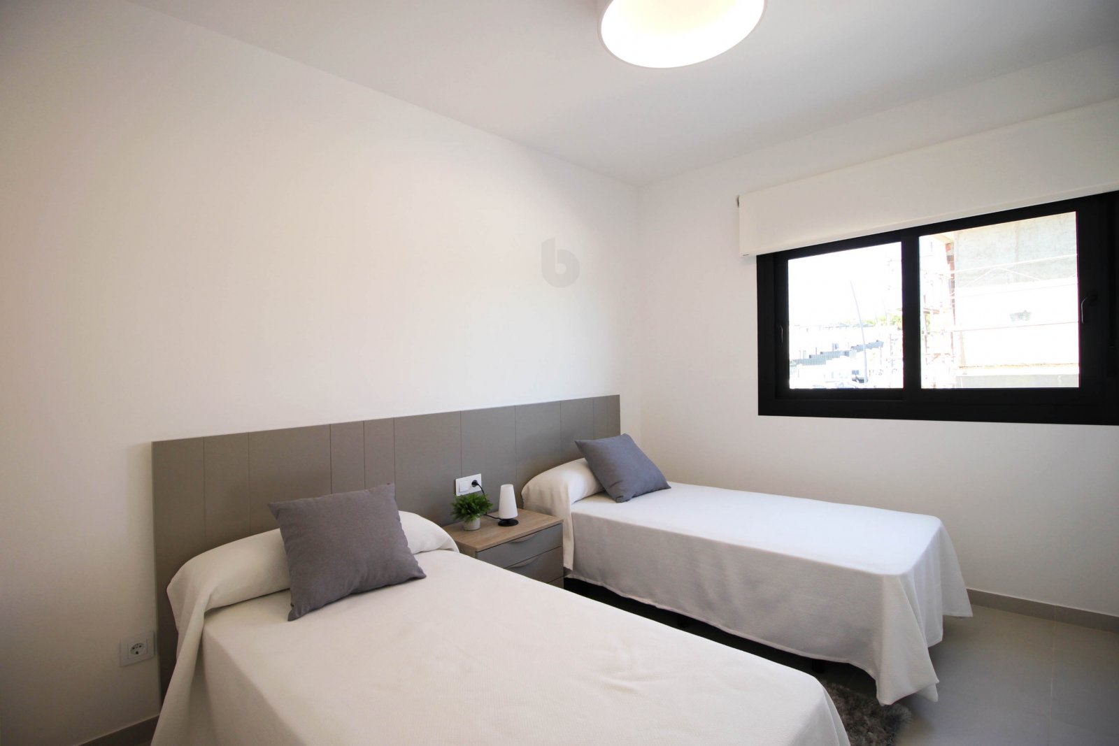 Diese Wohnanlage befindet sich in der charmanten Umgebung von Pinar de Campoverde und bietet eine Auswahl von 20 Immobilien, darunter Apartments, Erd