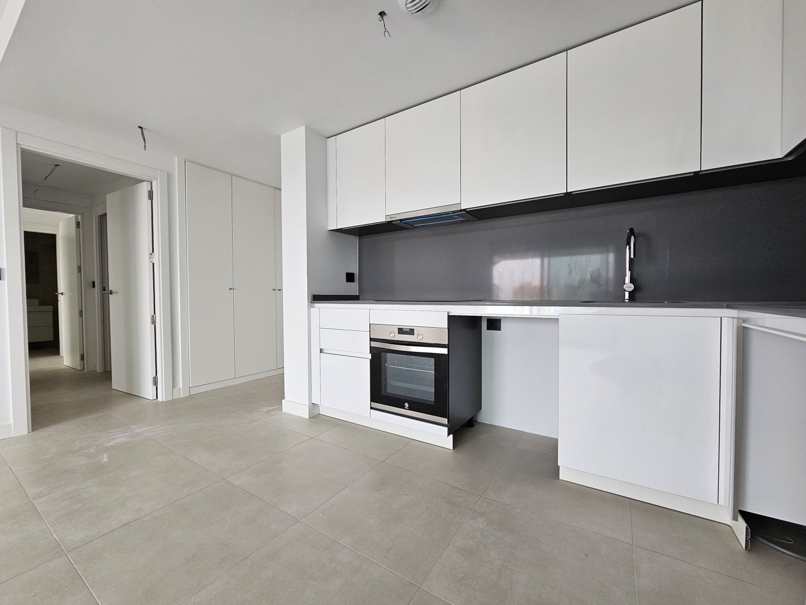  In der charmanten Stadt Calpe gelegen, bietet dieses exklusive Penthouse-Ensemble ein einzigartiges Wohnerlebnis mit beeindruckendem Meerblick. Mit n