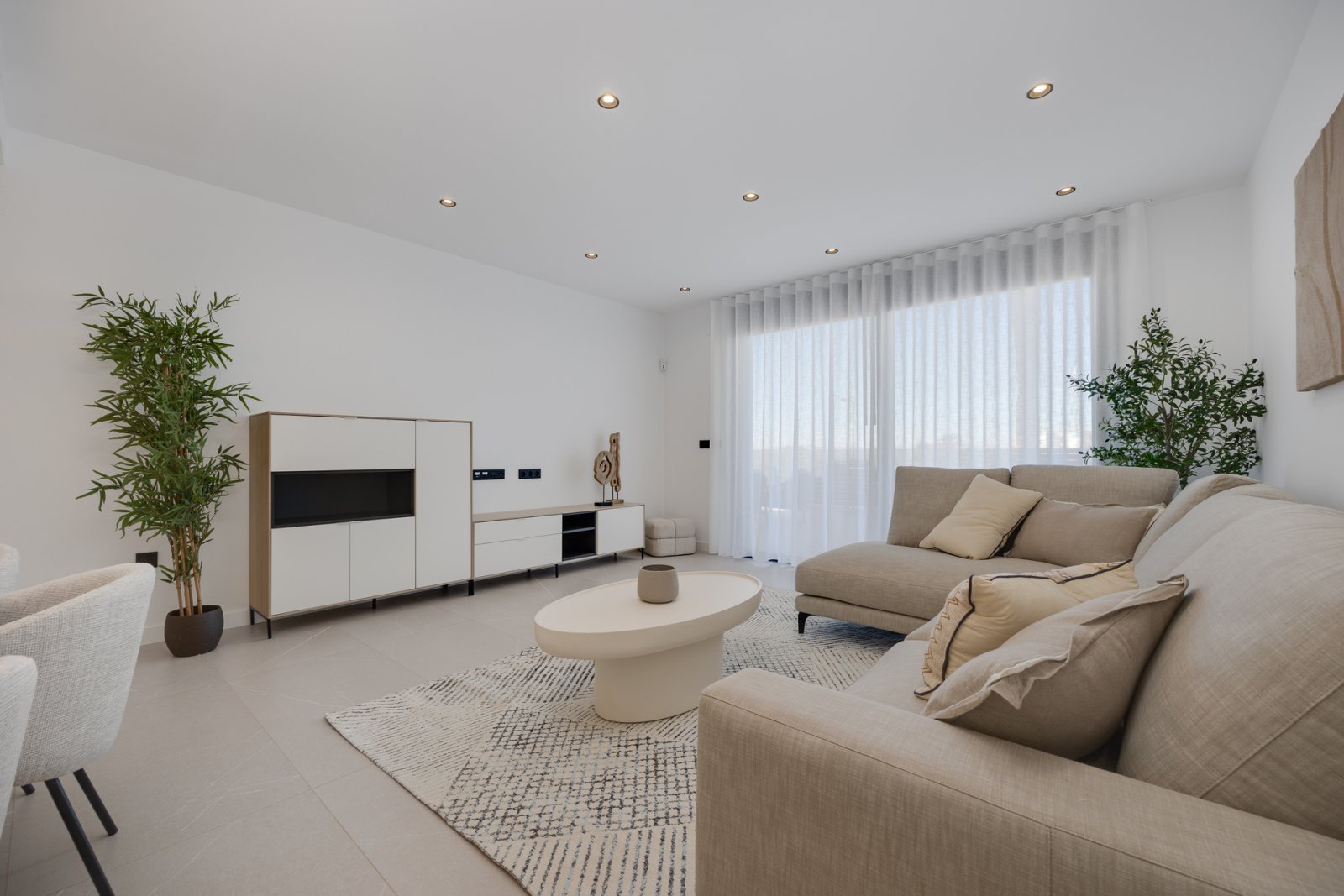  In der schönen Stadt Torrevieja gelegen, bietet diese exklusive Sammlung von 16 freistehenden Häusern eine ideale Umgebung für diejenigen, die ein Zu