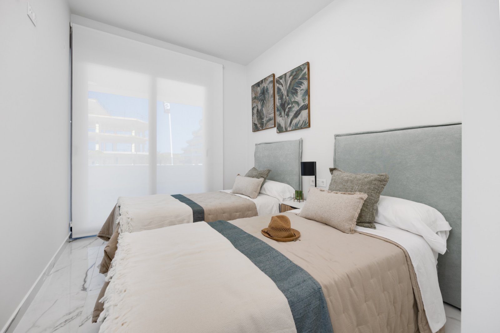 In der charmanten Stadt San Miguel de Salinas gelegen, befindet sich
diese moderne Erdgeschosswohnung in einer exklusiven Anlage mit 111 &