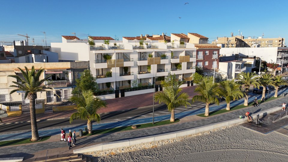  Im charmanten Ort San Pedro del Pinatar gelegen, bietet diese Wohnanlage eine Auswahl von 21 Immobilien, darunter Apartments, Erdgeschosse und Penthä