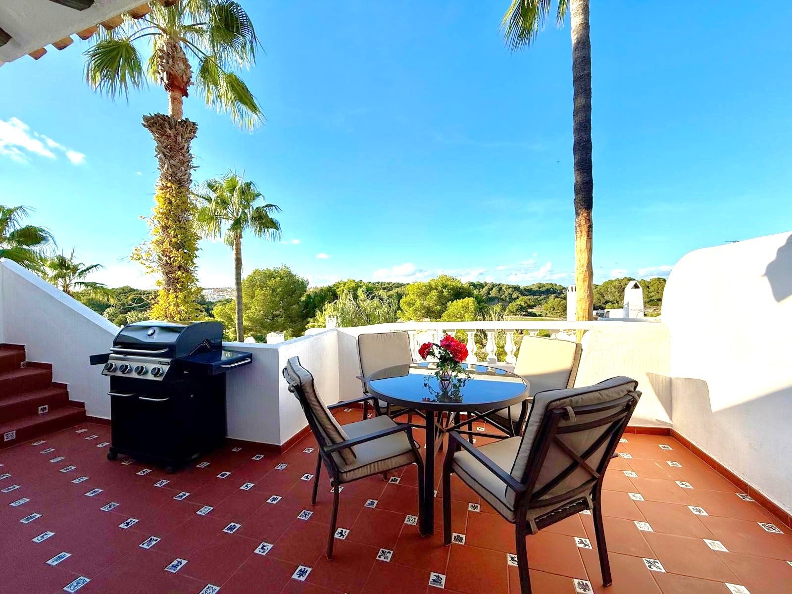 A traditional Spanish style very well maintained villa of 150 m2 including terraces,
on ground floor 3 bedrooms, of which two wit