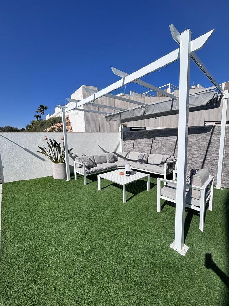 Beautiful 5-Bedroom Contemporary Villa with Heated Pool 
This stunning southwest-facing corner plot villa offers modern luxury, g