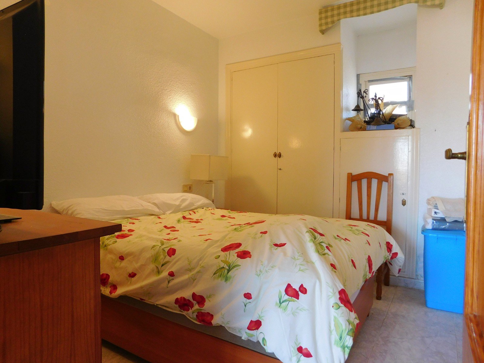 Looking for a lock up and leave property in the Orihuela Costa? Walking distance to all amenities? Well, we have the right one for you!! Here is a g