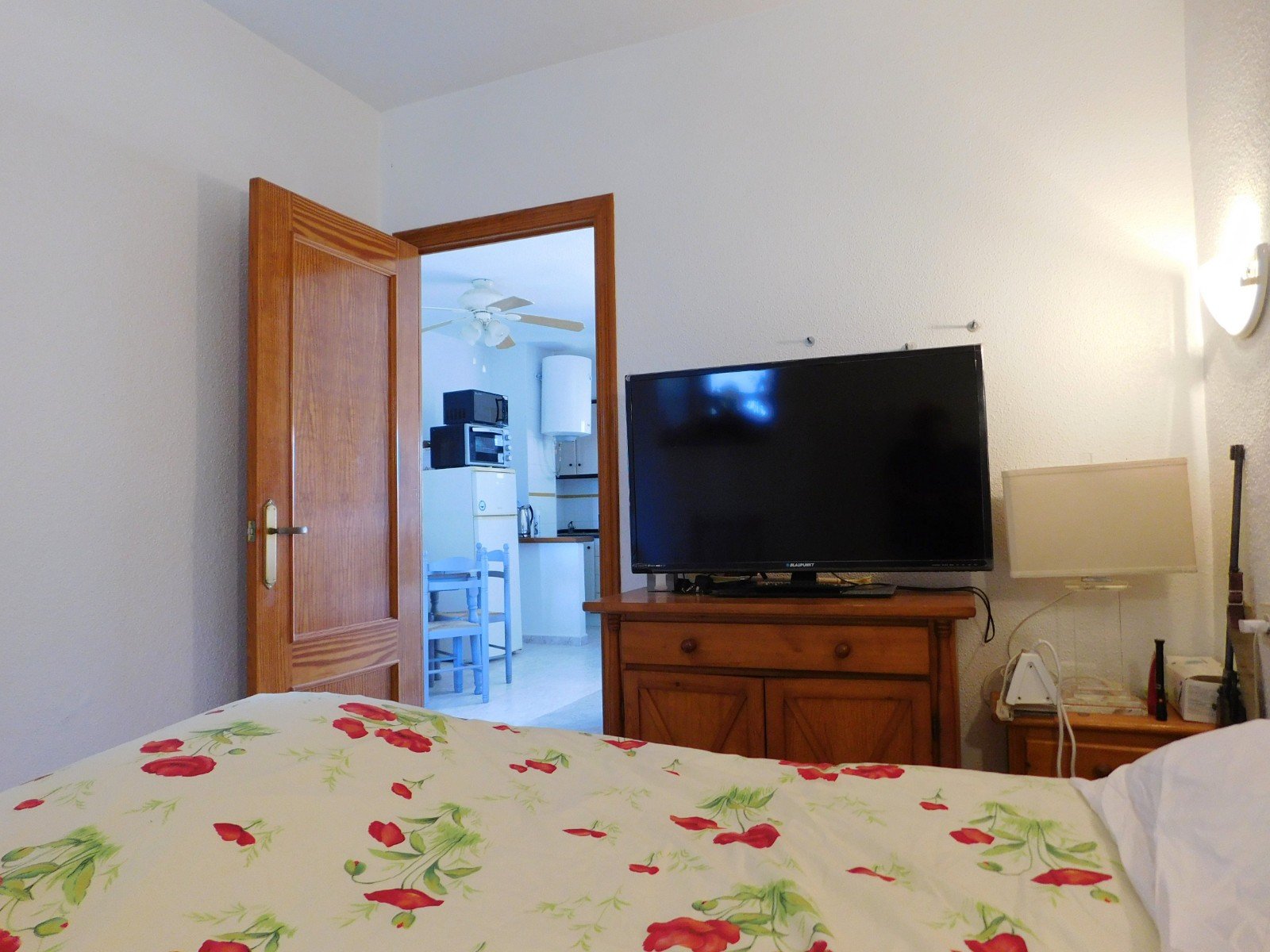 Looking for a lock up and leave property in the Orihuela Costa? Walking distance to all amenities? Well, we have the right one for you!! Here is a g