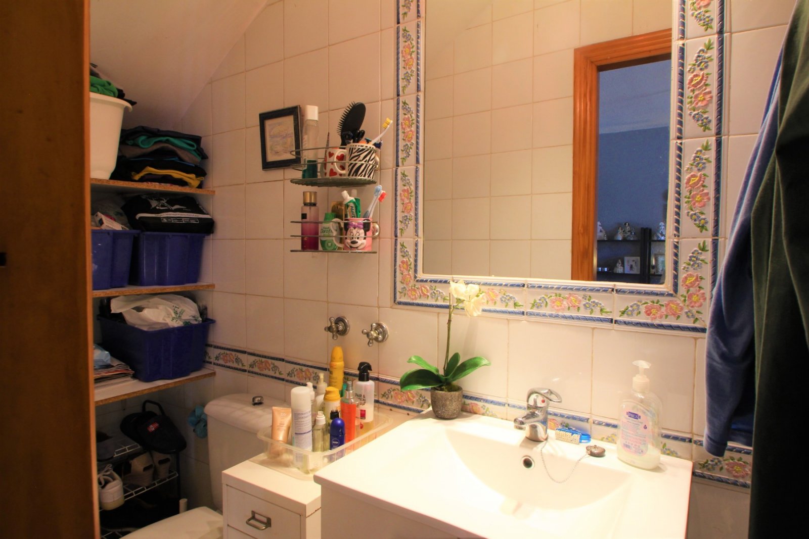 An ideally positioned townhouse with large living dining area, with separate kitchen and guest toilet on ground floor.  2 bedrooms and