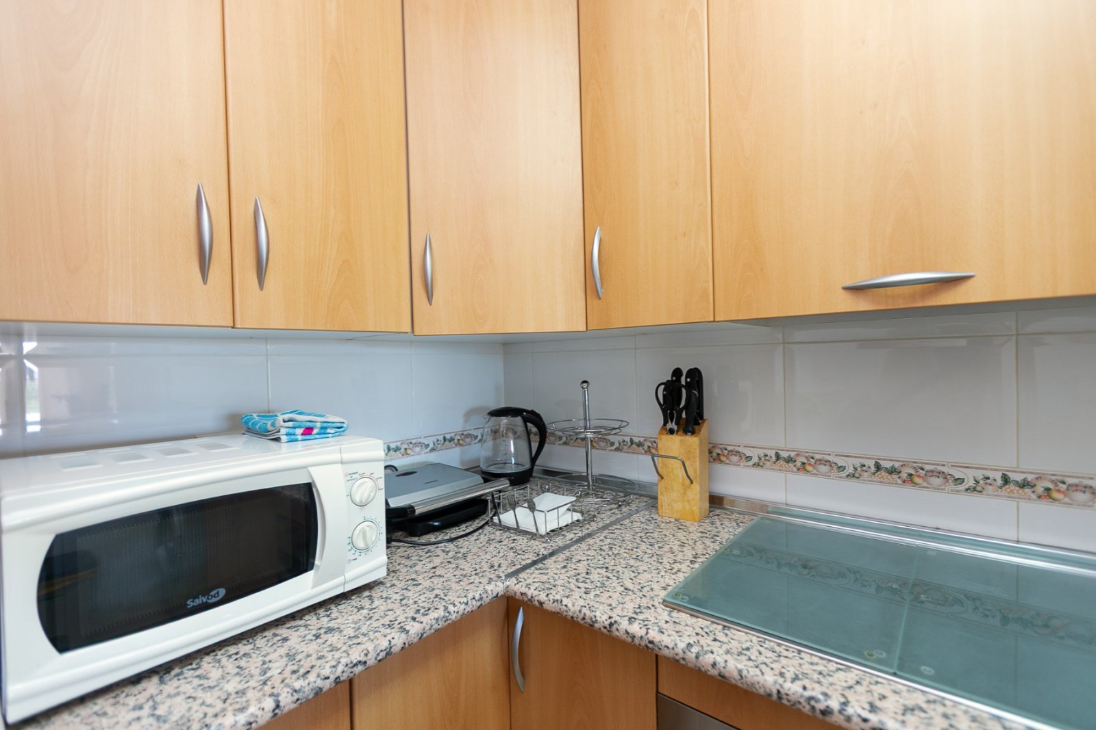 Entdecken Sie diese fantastische Wohnung in der prestigeträchtigen Wohnanlage Los Altos de Campoamor, einer der bekanntesten und gefragtesten Urbanis