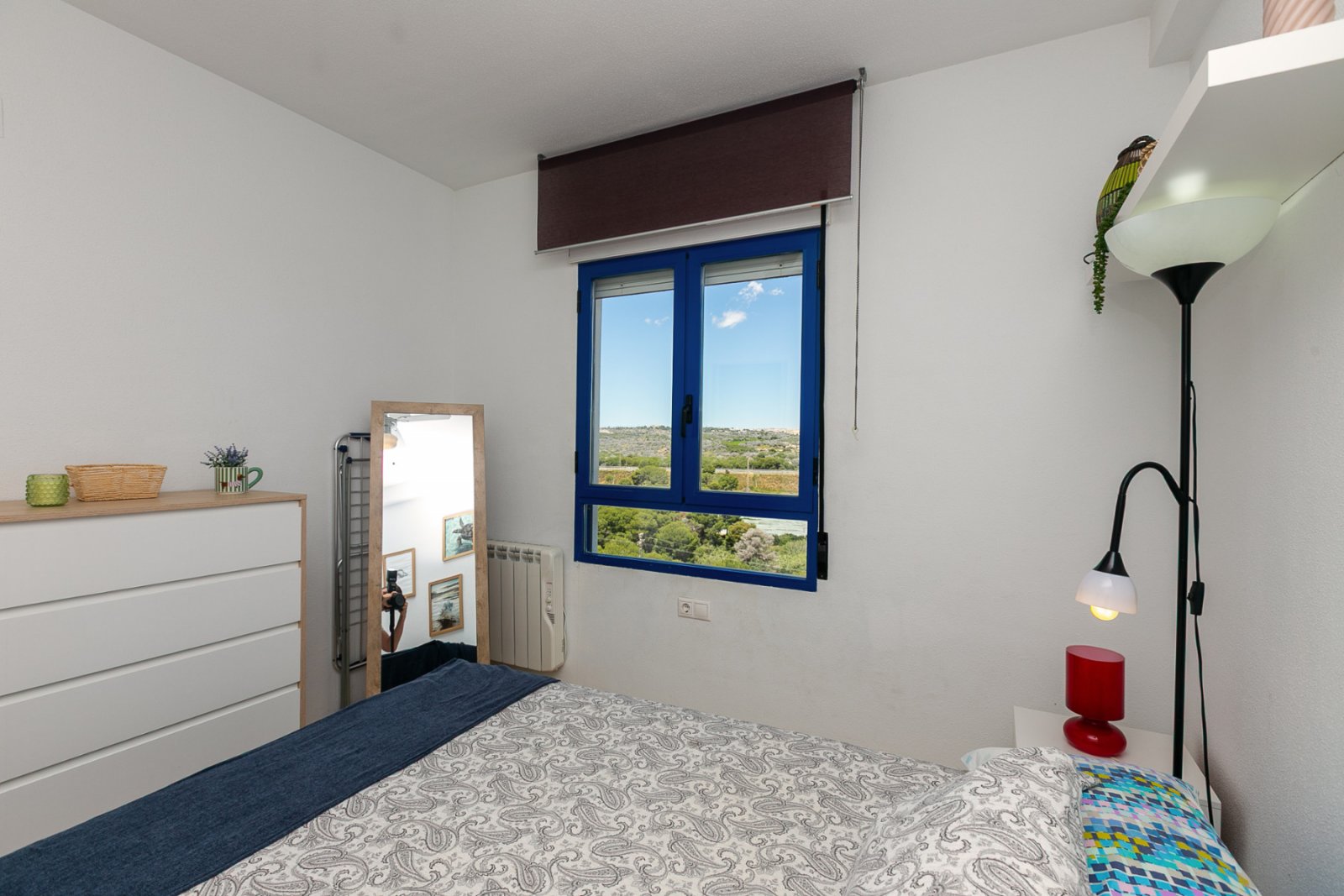 Entdecken Sie diese fantastische Wohnung in der prestigeträchtigen Wohnanlage Los Altos de Campoamor, einer der bekanntesten und gefragtesten Urbanis