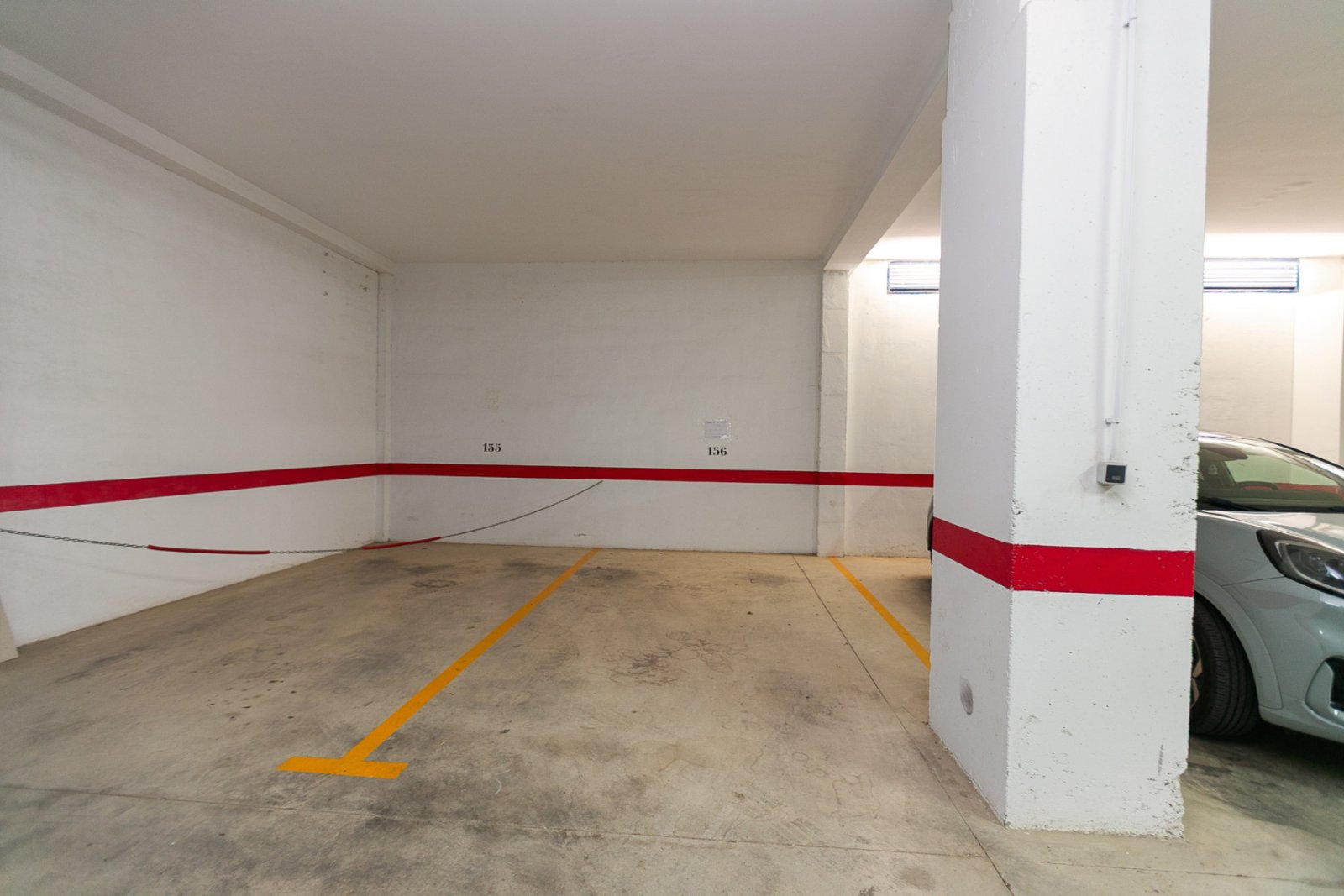 Entdecken Sie diese fantastische Wohnung in der prestigeträchtigen Wohnanlage Los Altos de Campoamor, einer der bekanntesten und gefragtesten Urbanis