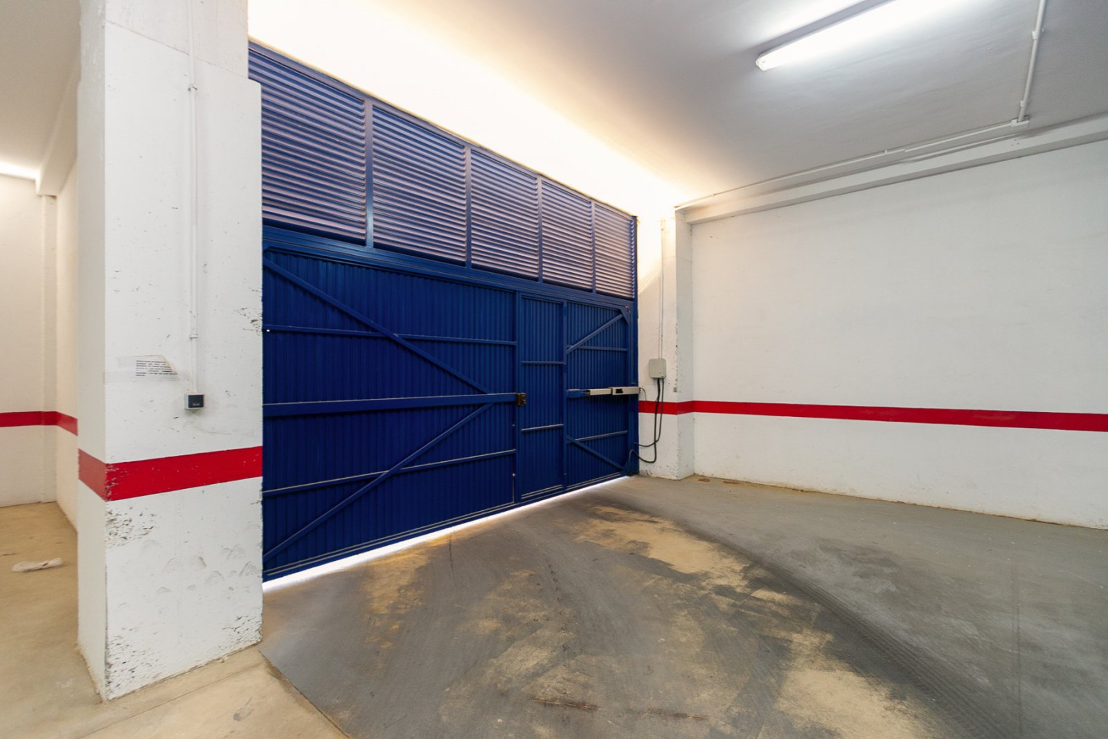Entdecken Sie diese fantastische Wohnung in der prestigeträchtigen Wohnanlage Los Altos de Campoamor, einer der bekanntesten und gefragtesten Urbanis