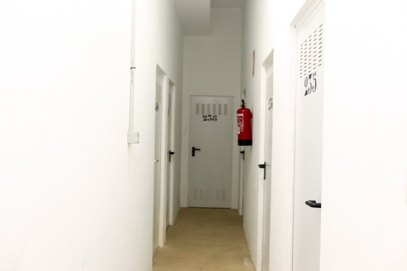 Entdecken Sie diese fantastische Wohnung in der prestigeträchtigen Wohnanlage Los Altos de Campoamor, einer der bekanntesten und gefragtesten Urbanis