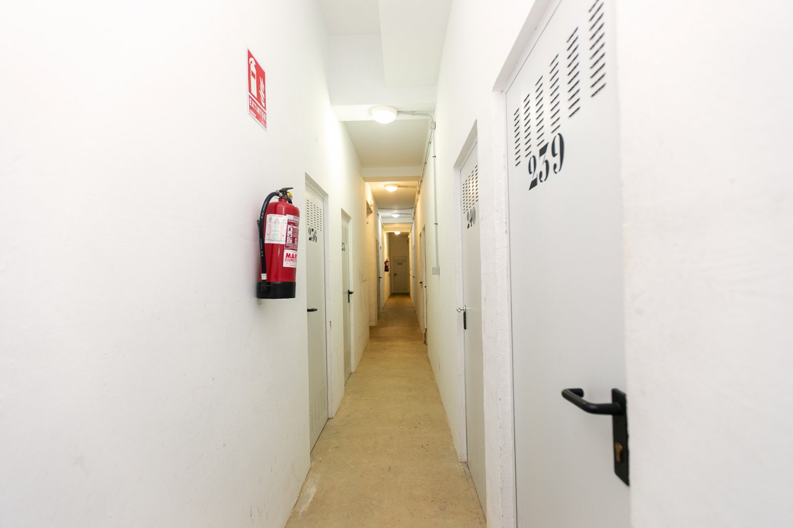 Entdecken Sie diese fantastische Wohnung in der prestigeträchtigen Wohnanlage Los Altos de Campoamor, einer der bekanntesten und gefragtesten Urbanis
