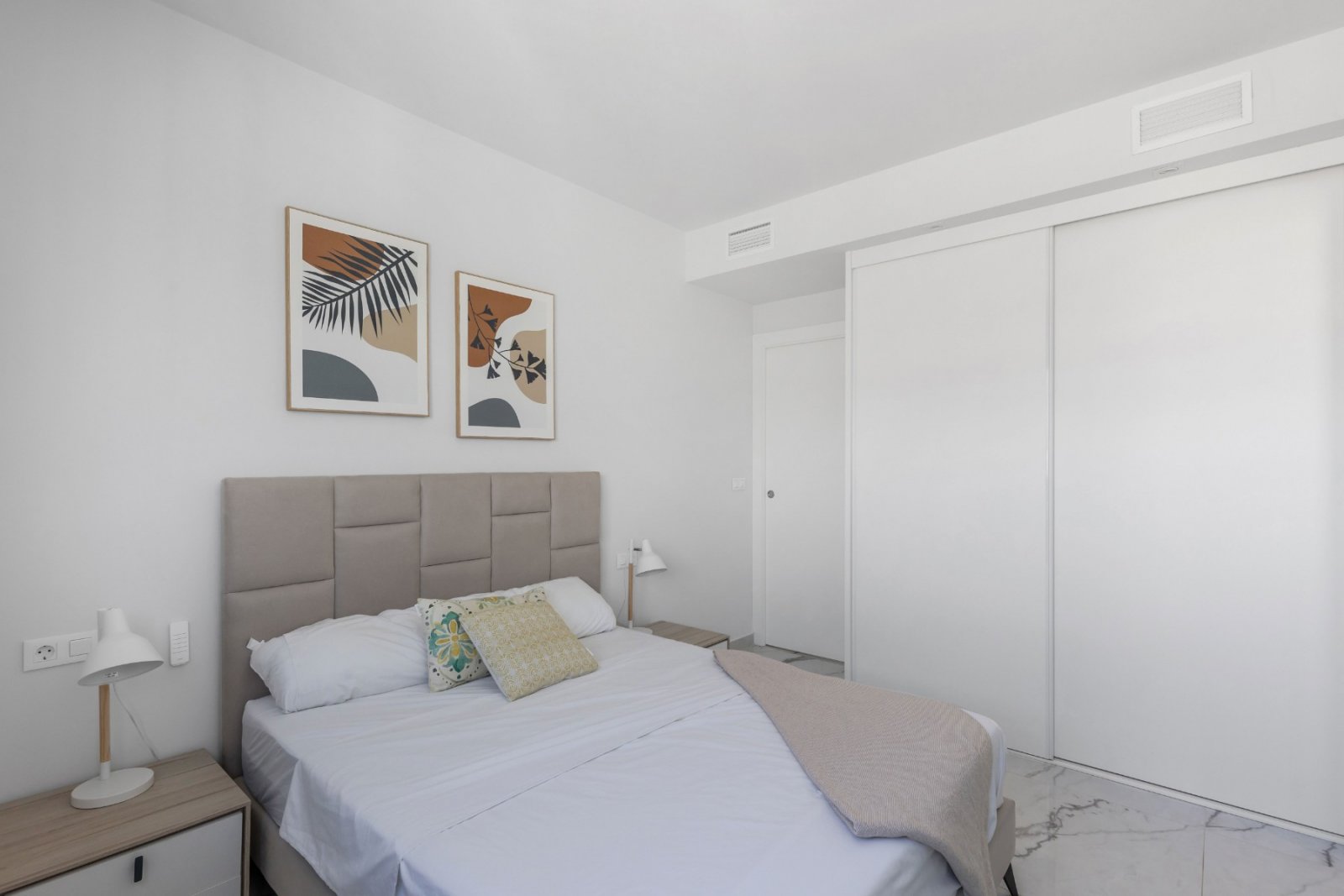 Penthouse apartment located in the prestigious and modern Amanecer Deluxe residential complex, in a quiet area known for its contemporary architectu