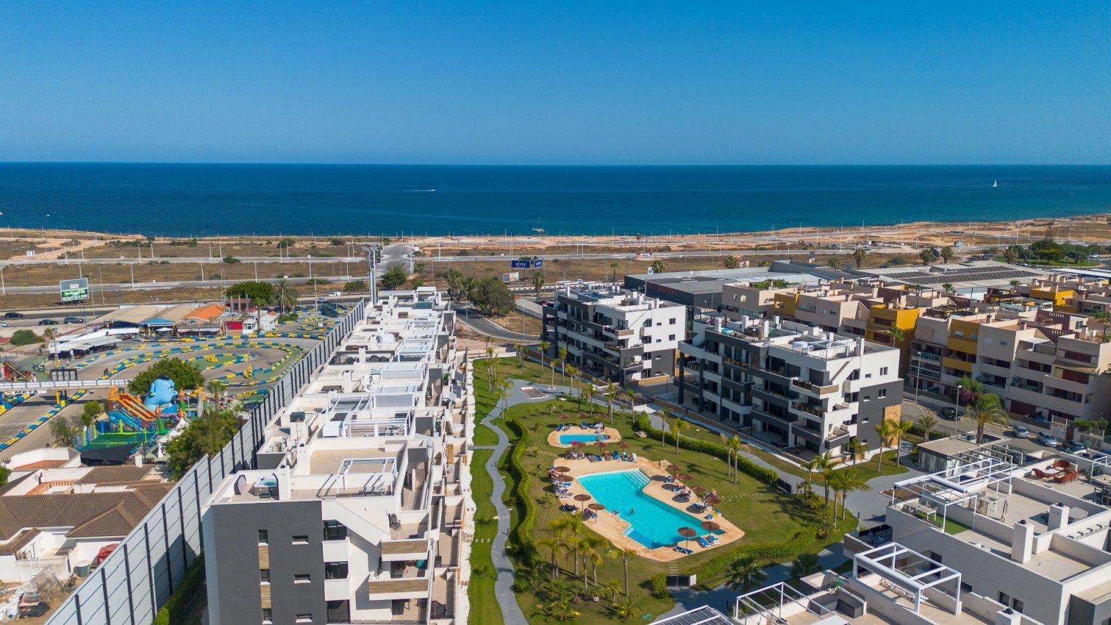 Penthouse apartment located in the prestigious and modern Amanecer Deluxe residential complex, in a quiet area known for its contemporary architectu