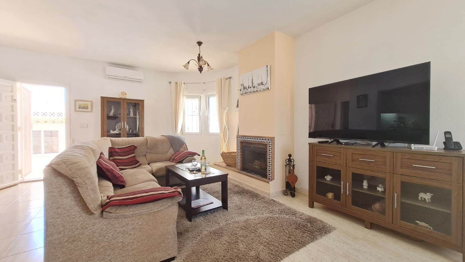 Nestled within the highly desirable residential area of La Florida, Orihuela Costa, this beautifully maintained detached villa offers the perfect co
