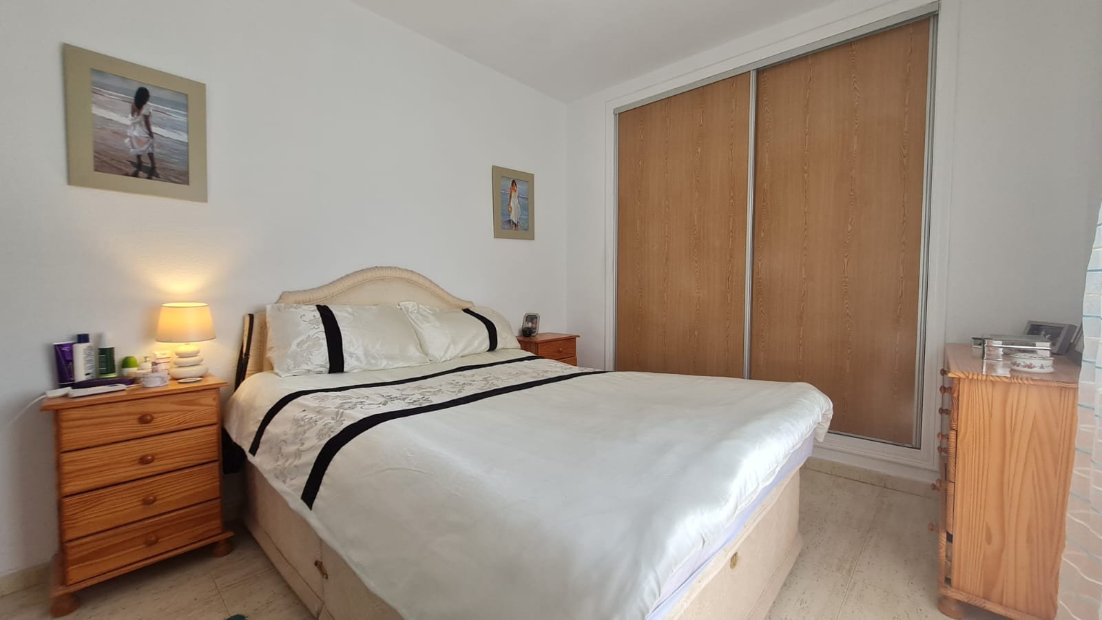 Nestled within the highly desirable residential area of La Florida, Orihuela Costa, this beautifully maintained detached villa offers the perfect co