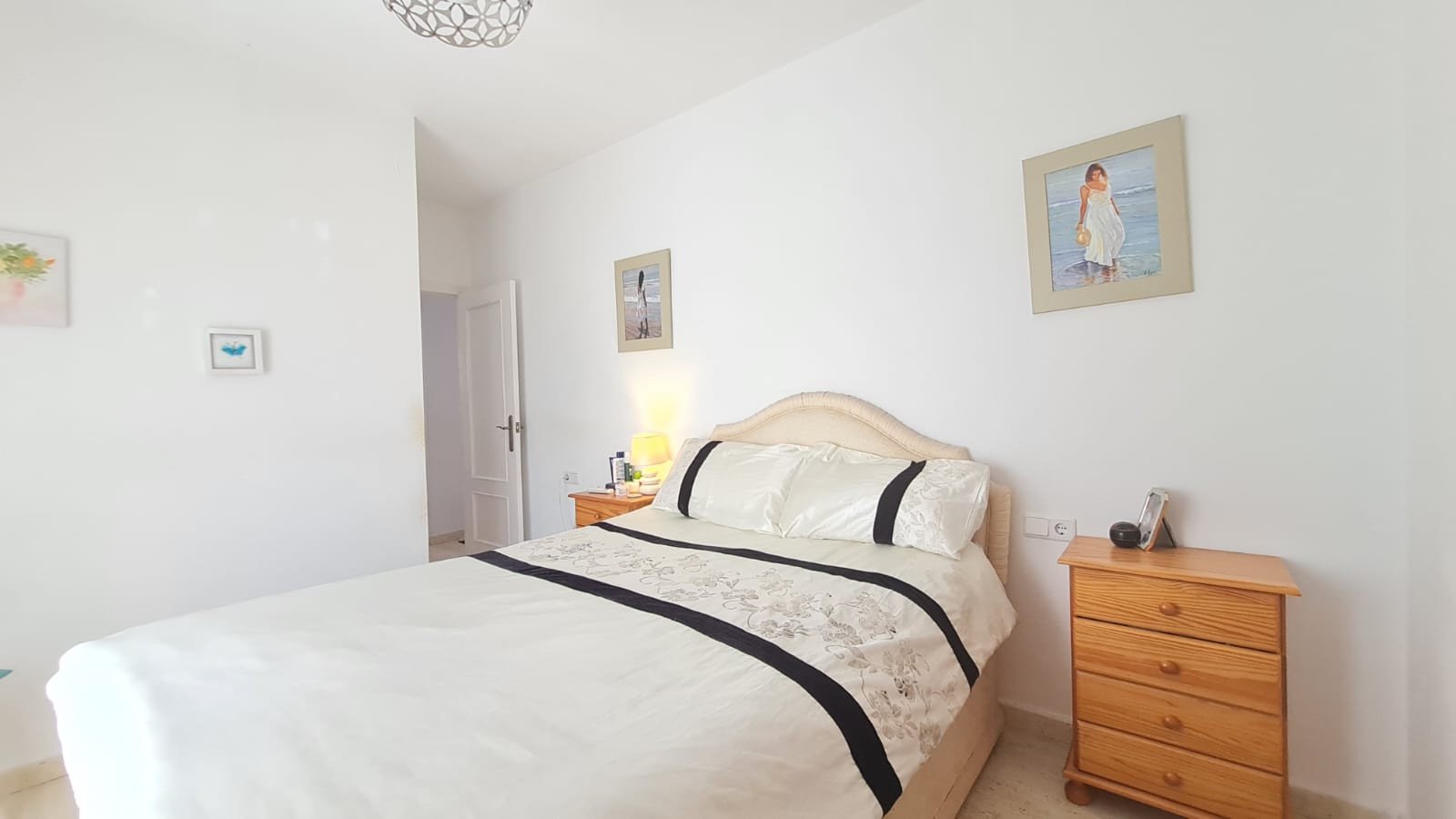 Nestled within the highly desirable residential area of La Florida, Orihuela Costa, this beautifully maintained detached villa offers the perfect co