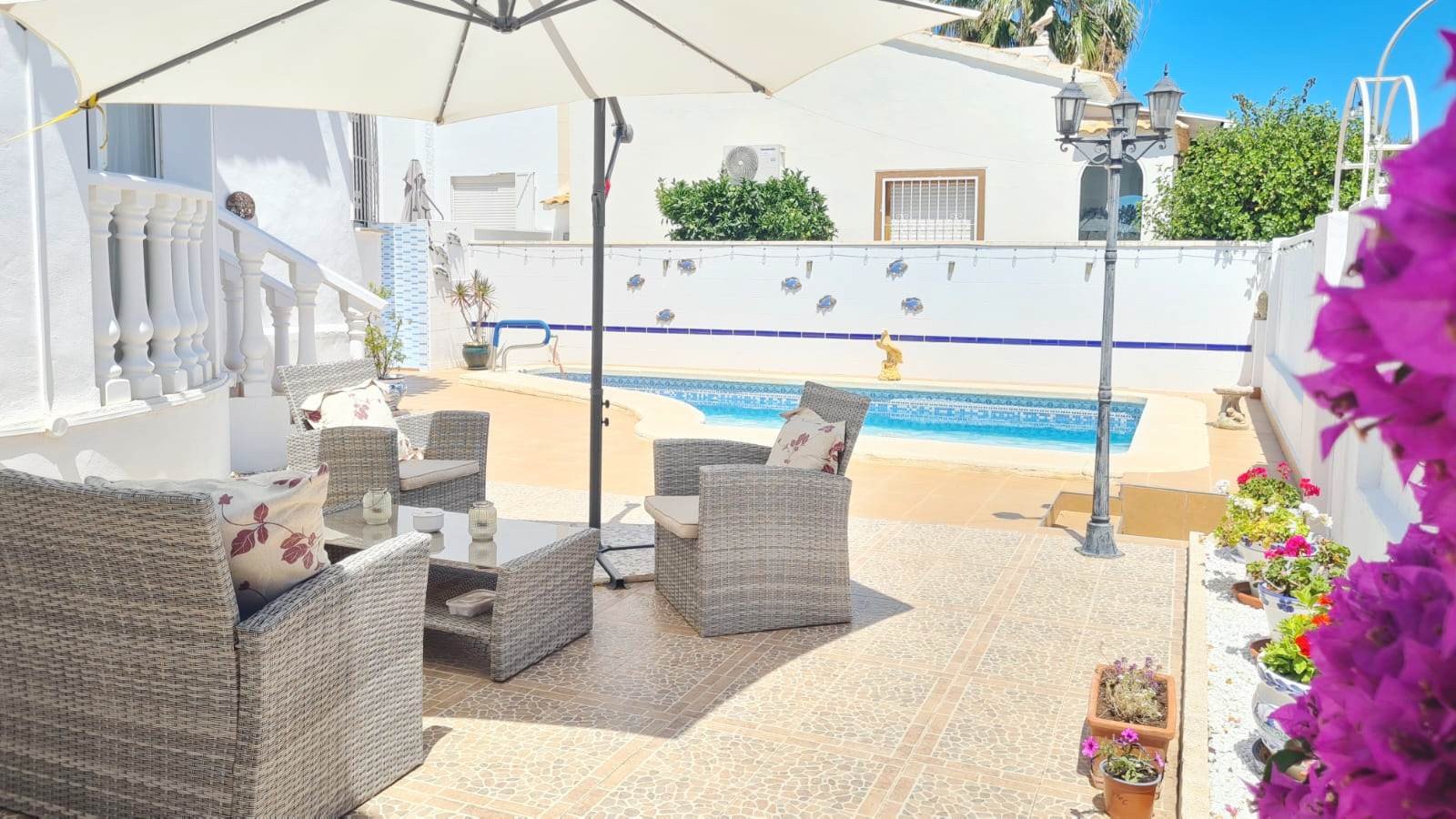 Nestled within the highly desirable residential area of La Florida, Orihuela Costa, this beautifully maintained detached villa offers the perfect co