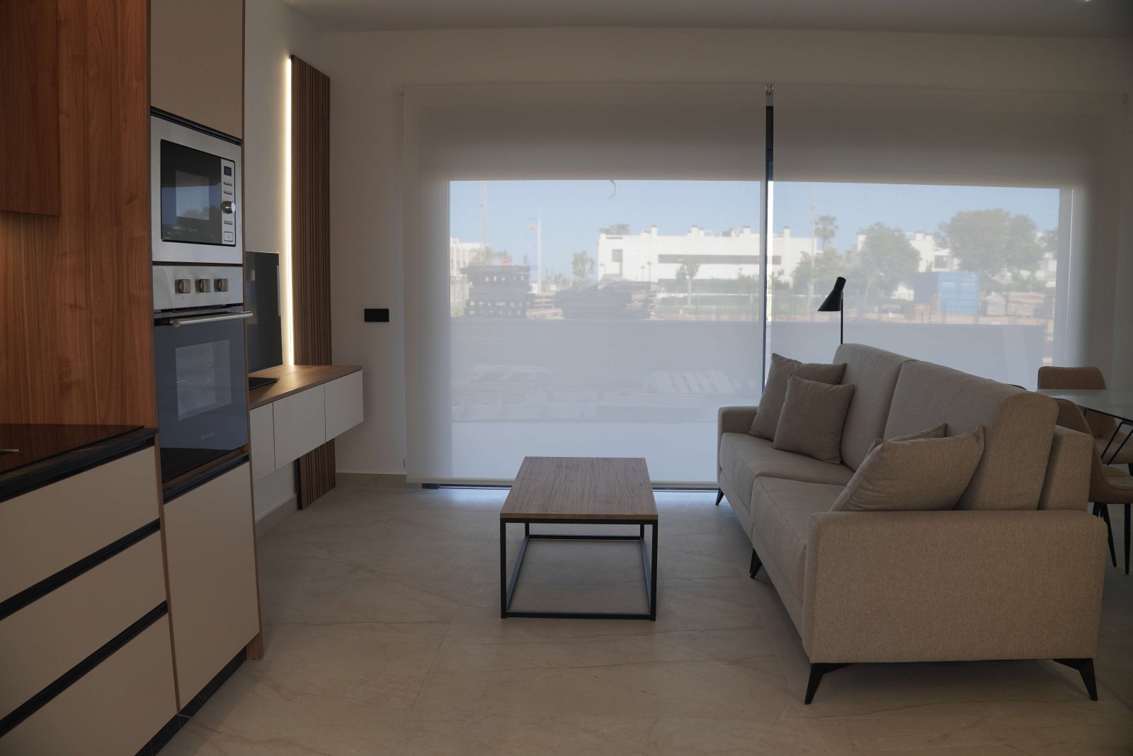 Im charmanten Ort Pilar de la Horadada gelegen, bietet dieses exklusive Bungalow-Ensemble ein einzigartiges Wohnerlebnis. Mit nur sieben verfügbaren