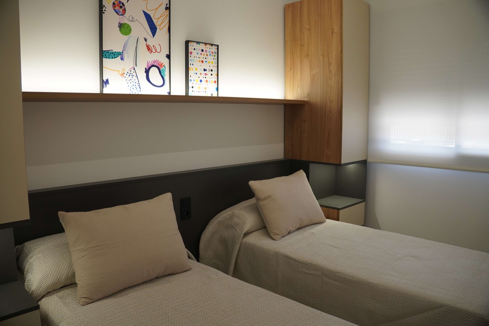 Im charmanten Ort Pilar de la Horadada gelegen, bietet dieses exklusive Bungalow-Ensemble ein einzigartiges Wohnerlebnis. Mit nur sieben verfügbaren