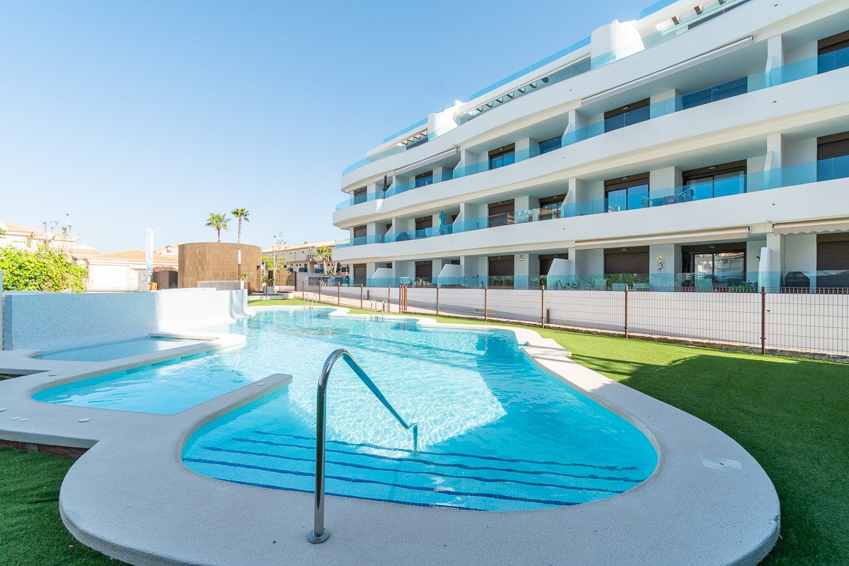 In der wunderschönen Orihuela Costa gelegen, bietet diese exklusive Wohnanlage eine Vielzahl von Wohnmöglichkeiten, die sich an unterschiedliche Bedü