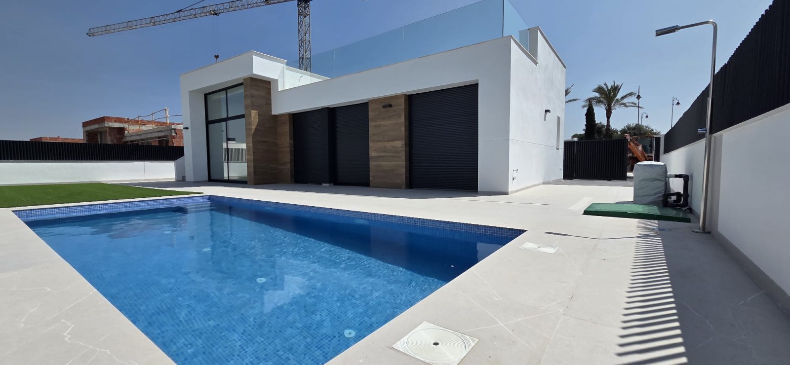  Im prestigeträchtigen Condado de Alhama gelegen, bieten diese Immobilien eine perfekte Kombination aus Luxus und Komfort. Mit insgesamt 47 Einheiten 