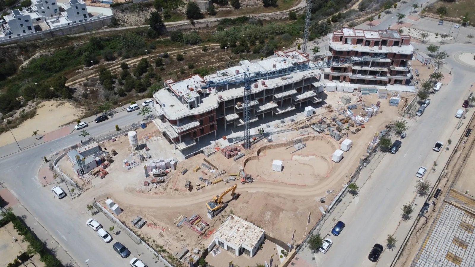 In der charmanten Stadt La Vila Joiosa gelegen, bietet diese Wohnanlage eine Auswahl von 23 Wohneinheiten, darunter Apartments, Erdgeschosse und Pent