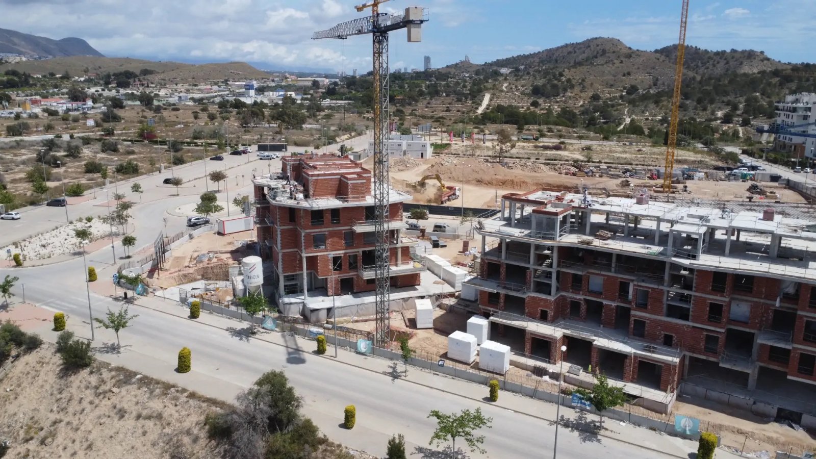 In der charmanten Stadt La Vila Joiosa gelegen, bietet diese Wohnanlage eine Auswahl von 23 Wohneinheiten, darunter Apartments, Erdgeschosse und Pent