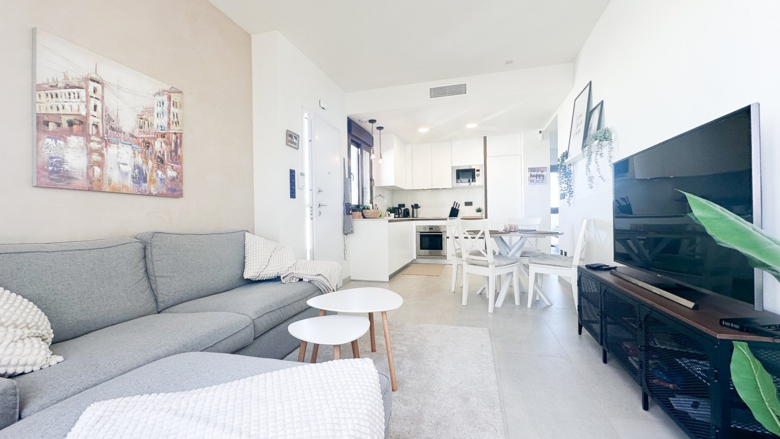 

Entdecken Sie dieses beeindruckende moderne Bungalow im Obergeschoss in der begehrten Gegend von Los Balcones, Torreviej