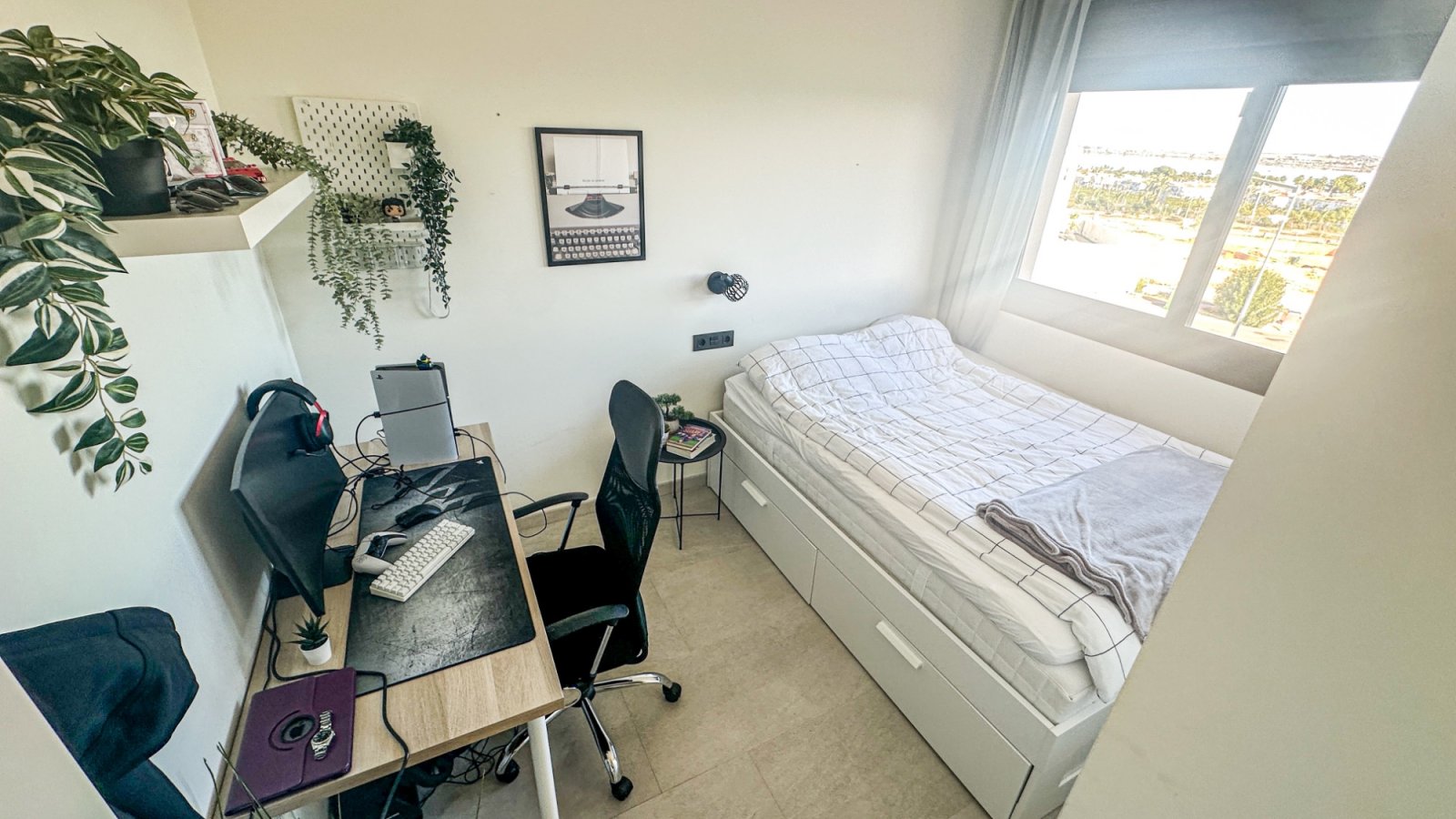 

Entdecken Sie dieses beeindruckende moderne Bungalow im Obergeschoss in der begehrten Gegend von Los Balcones, Torreviej