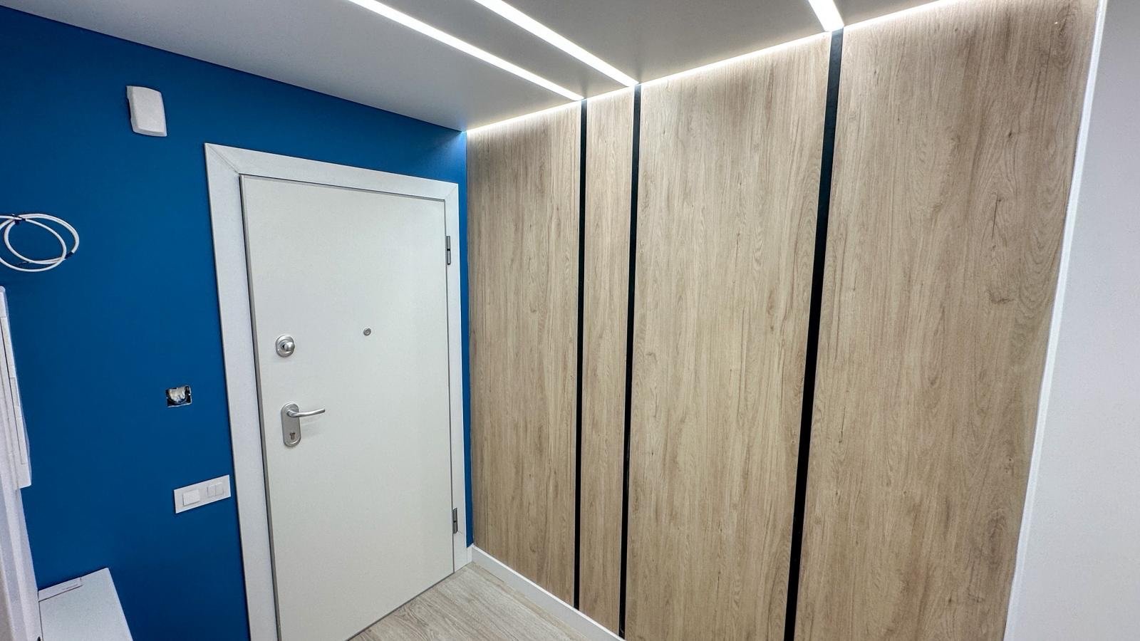 Willkommen in dieser wunderschön vollständig renovierten Wohnung in der begehrten Gegend Playa Acequión in Torrevieja. Nur 100 Meter vom Strand entfe