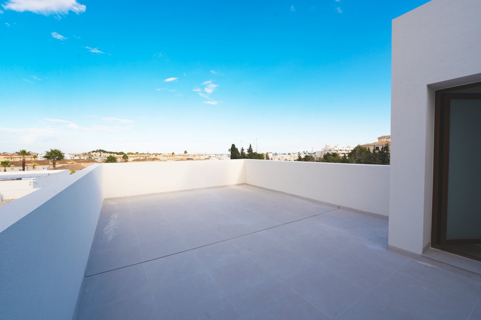 In der prestigeträchtigen Gegend von Ciudad Quesada gelegen, bieten diese exklusiven Villen eine Umgebung von Luxus und Komfort. Mit nur zwei verfügb