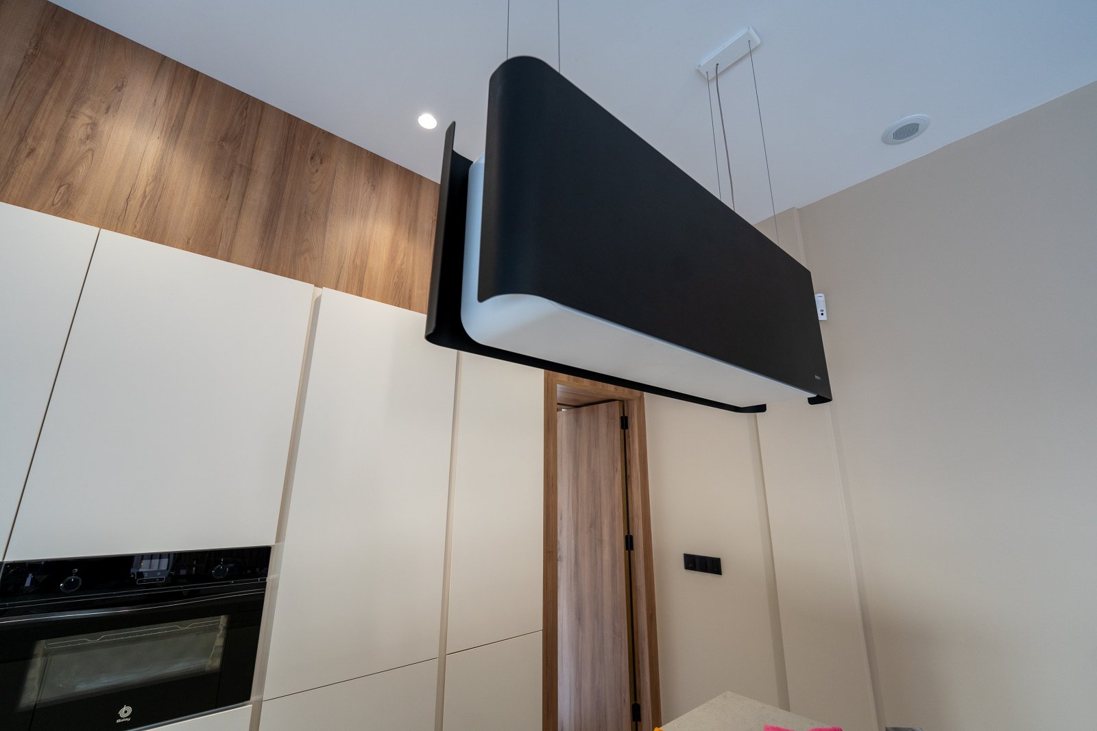 In der prestigeträchtigen Gegend von Ciudad Quesada gelegen, bieten diese exklusiven Villen eine Umgebung von Luxus und Komfort. Mit nur zwei verfügb