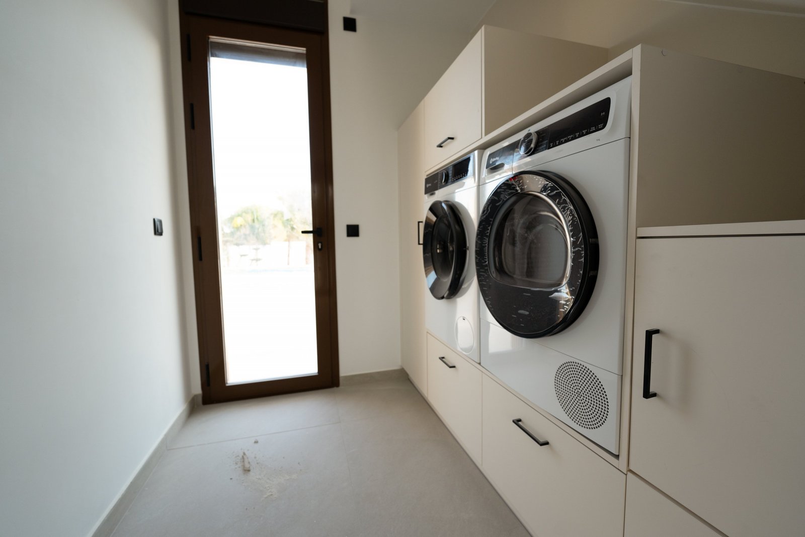 In der prestigeträchtigen Gegend von Ciudad Quesada gelegen, bieten diese exklusiven Villen eine Umgebung von Luxus und Komfort. Mit nur zwei verfügb