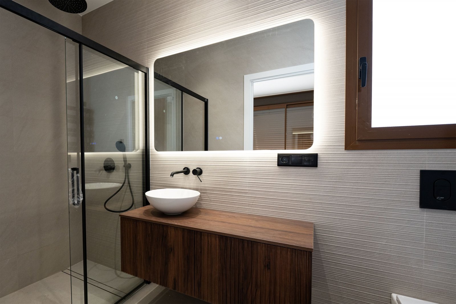 In der prestigeträchtigen Gegend von Ciudad Quesada gelegen, bieten diese exklusiven Villen eine Umgebung von Luxus und Komfort. Mit nur zwei verfügb
