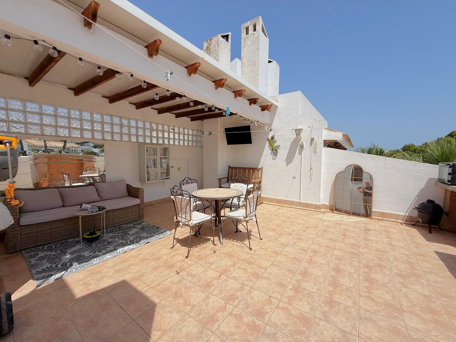 South facing fully refurbished townhouse with self-contained under build overlooking the picturesque communal streams and ponds and landscaped garde